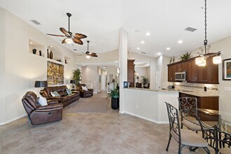 6669 Alden Woods Cir in Naples, FL - Foto de edificio - Building Photo