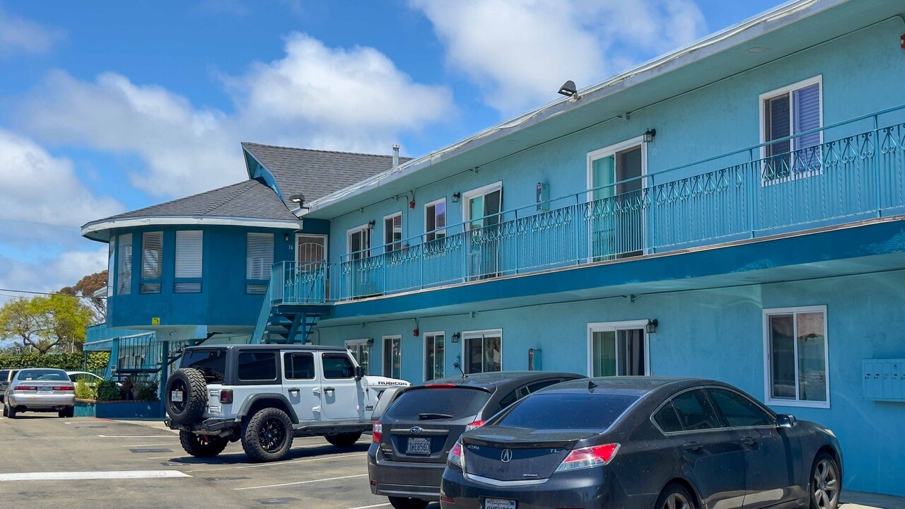 Center Village Oceanside in Oceanside, CA - Building Photo