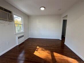 123 Denton Ave in Lynbrook, NY - Building Photo - Building Photo