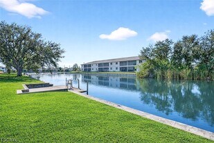 630-636 SE 13th Pl in Cape Coral, FL - Building Photo