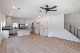 Garland Luxury Living in Fayetteville, AR - Foto de edificio - Interior Photo