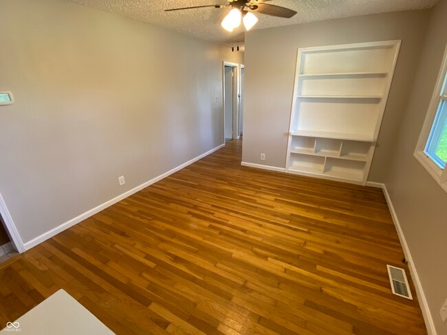 1036 E Auman Dr in Carmel, IN - Building Photo - Building Photo