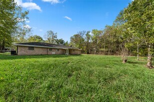 110 W Pine St in Daisetta, TX - Building Photo