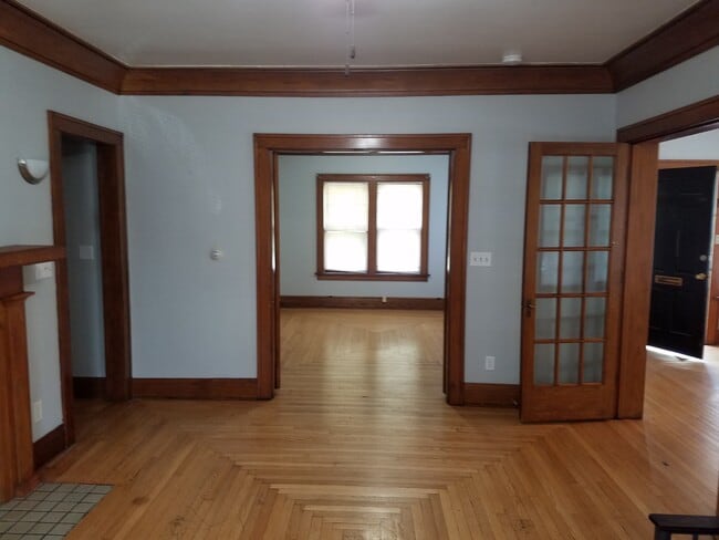 830 E College St, Unit A in Iowa City, IA - Building Photo - Building Photo