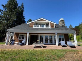 24029 99th Ave SW in Vashon, WA - Building Photo