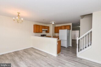 24 Sanford Dr in Bunker Hill, WV - Building Photo - Building Photo