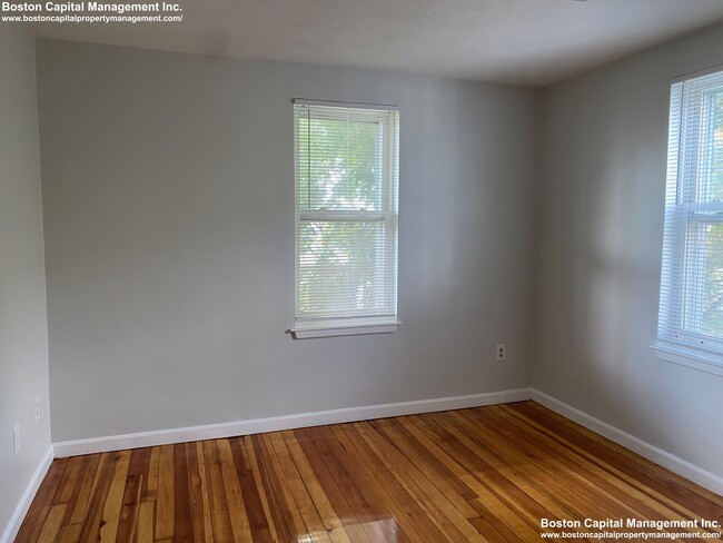 15 Wave Ave, Unit 3 in Revere, MA - Foto de edificio - Building Photo