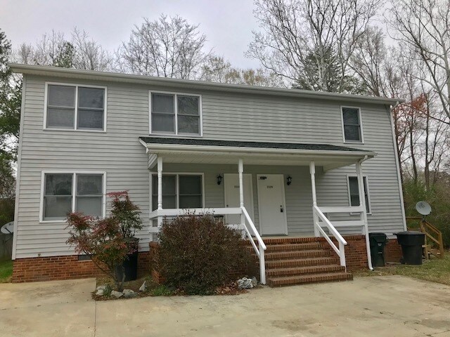 2320 Morningside Dr in Burlington, NC - Building Photo