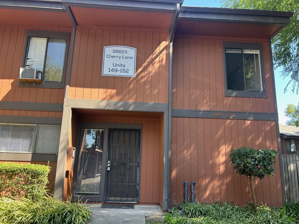 38623 Cherry Ln in Fremont, CA - Building Photo