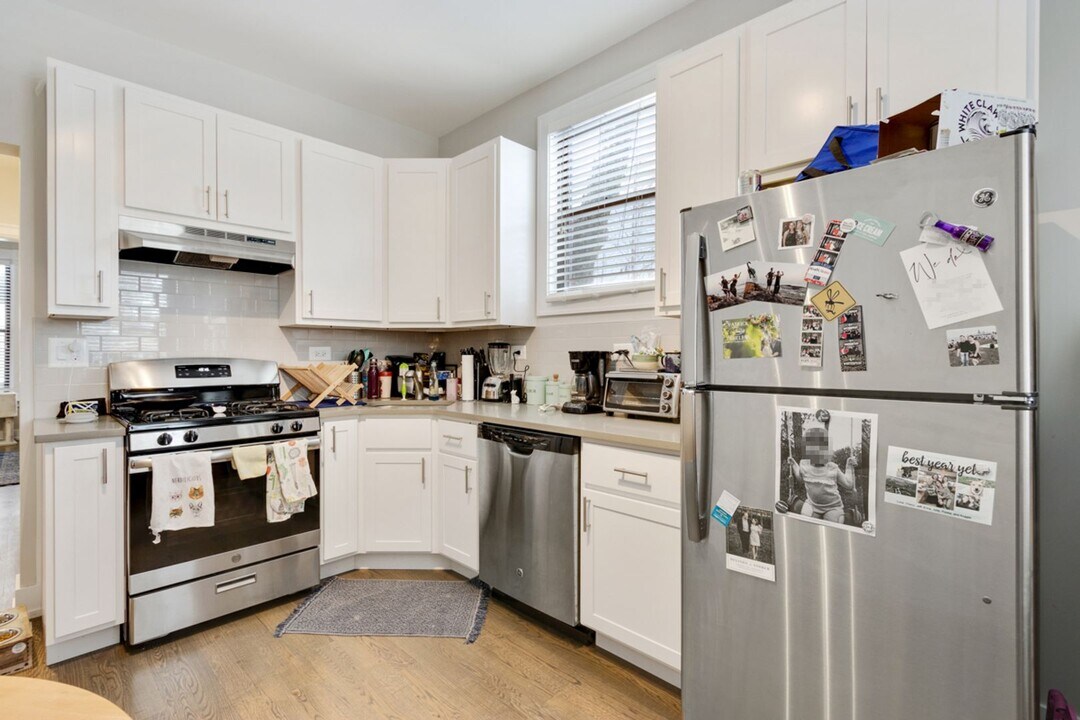 3250 N Lakewood Ave, Unit 1 in Chicago, IL - Building Photo