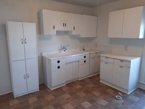 412 S Washington St, Unit Upper in Watertown, WI - Building Photo - Building Photo