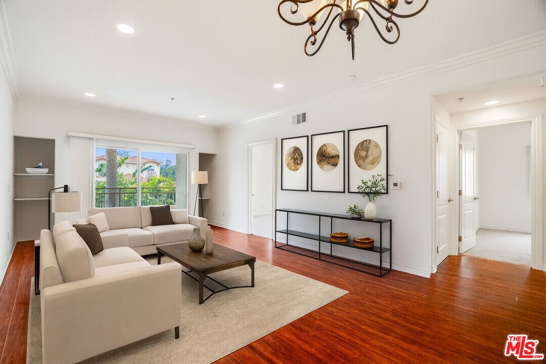 3328 Oakhurst Ave in Los Angeles, CA - Building Photo