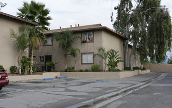 Villa Paseo in San Bernardino, CA - Building Photo - Building Photo