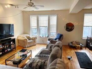 2835 N Damen Ave in Chicago, IL - Foto de edificio - Building Photo