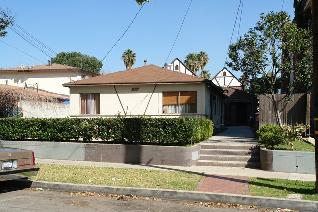 1240 Mariposa St in Glendale, CA - Building Photo - Building Photo