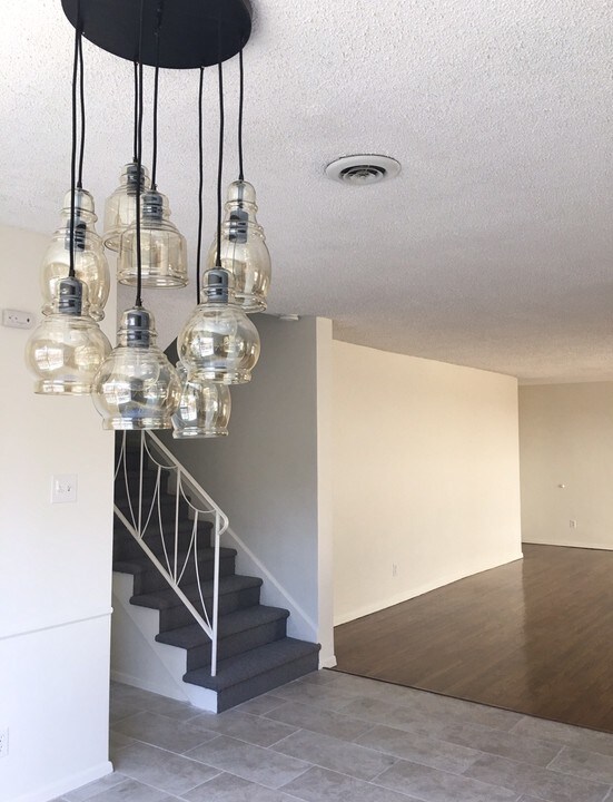 8616 Gregory Way in Los Angeles, CA - Foto de edificio