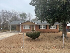 6120 Conaway Dr in Fayetteville, NC - Building Photo