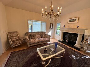 124 Lois Ln in Palo Alto, CA - Building Photo - Building Photo