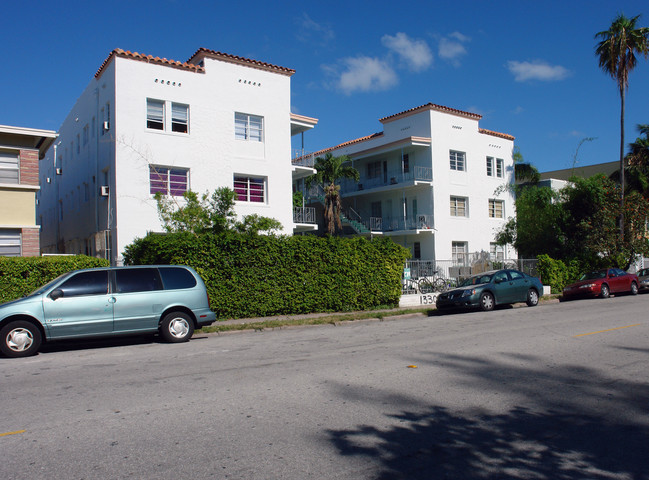 Sunbrite Apartments in Miami Beach, FL - Building Photo - Building Photo