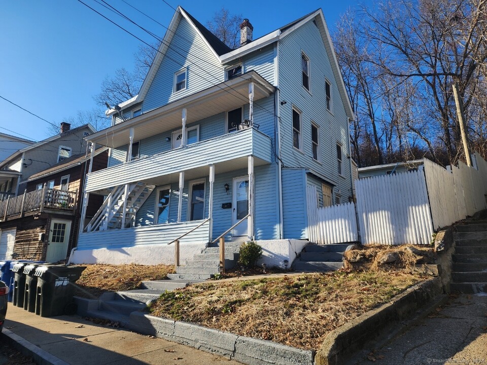 64-66-66 Merchants Ave in Norwich, CT - Building Photo