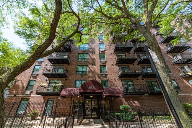 property at 3900 N Pine Grove Ave