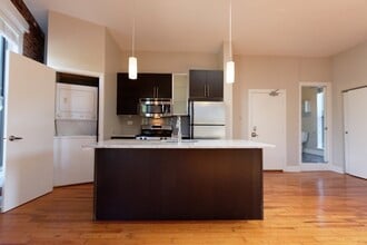 2220 N Clark St in Chicago, IL - Building Photo - Building Photo