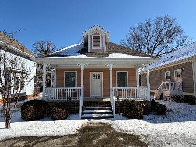 property at 815 Green Oaks St