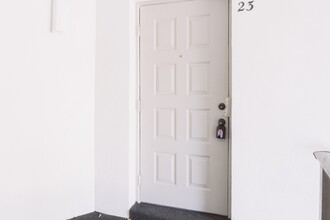 8215 Sun Spring Cir in Orlando, FL - Foto de edificio - Building Photo