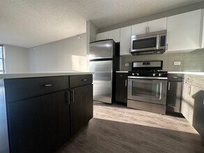 180 N Jefferson St in Chicago, IL - Building Photo - Building Photo