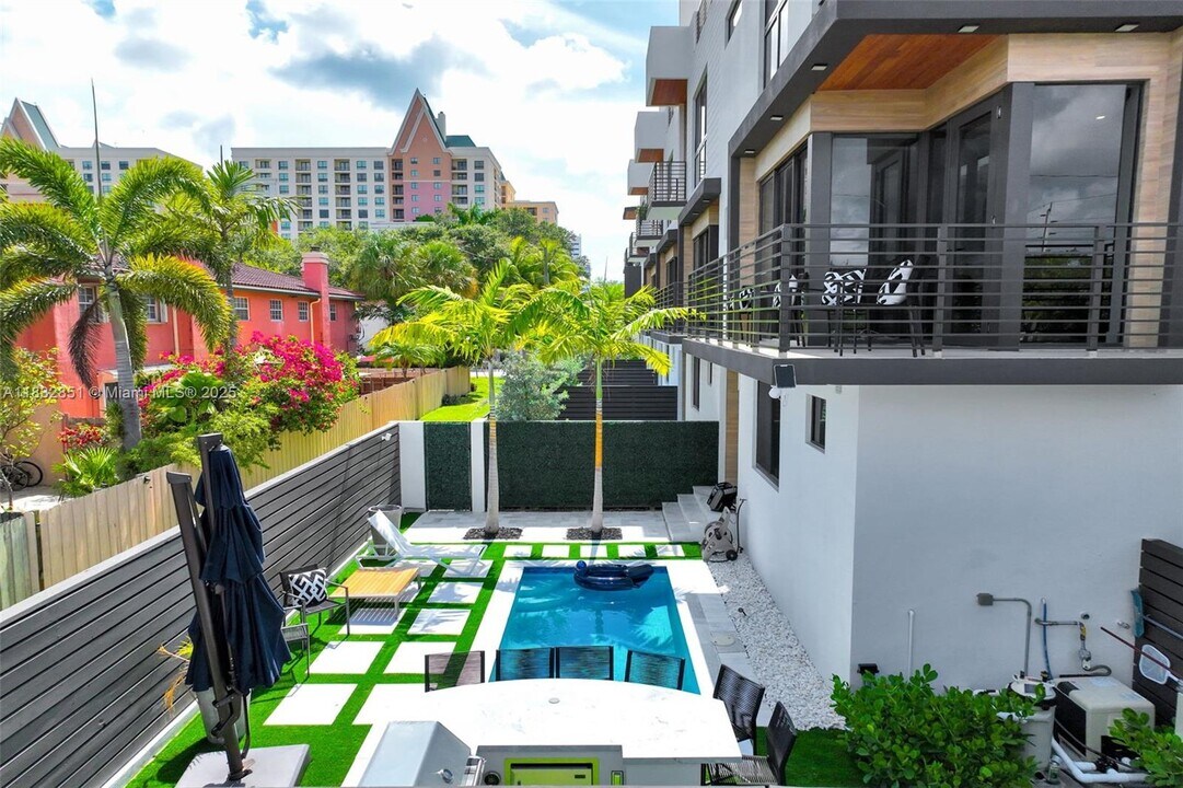 820 NE 2nd St in Fort Lauderdale, FL - Building Photo