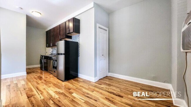 900 W George St in Chicago, IL - Building Photo - Building Photo
