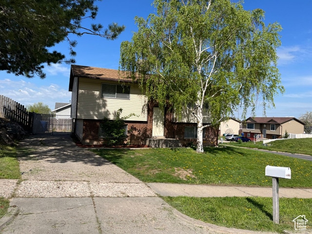 property at 1221 E Ave