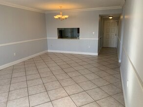 15969 NW 64th Ave, Unit 406 in Miami Lakes, FL - Building Photo - Building Photo