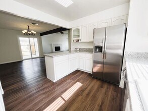 2612 La Costa Ct in Bakersfield, CA - Building Photo - Building Photo