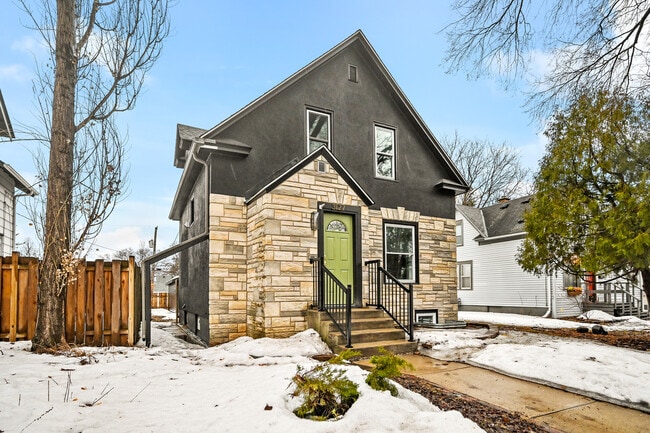 3127 33rd Ave S in Minneapolis, MN - Building Photo - Building Photo