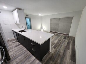 4545 Treehouse Ln in Tamarac, FL - Building Photo - Building Photo