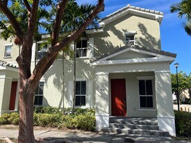 17065 SW 93rd St in Miami, FL - Building Photo