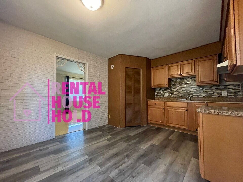 22849 Almond Ave in Eastpointe, MI - Building Photo