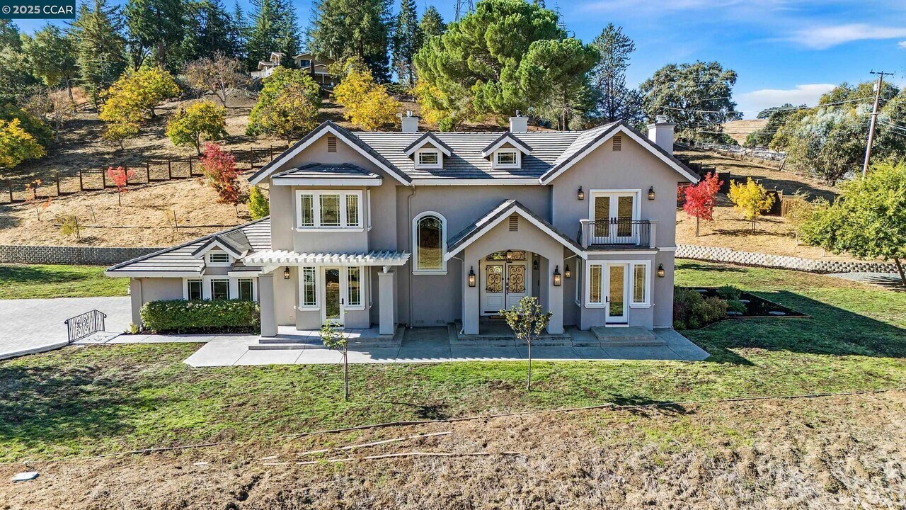 2495 Reliez Valley Rd in Martinez, CA - Building Photo