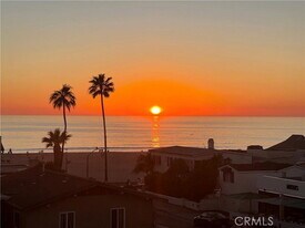 2124 Hermosa Ave in Hermosa Beach, CA - Building Photo