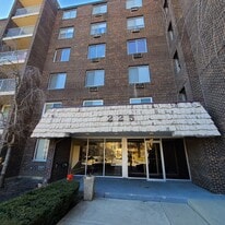 225 S Rohlwing Rd, Unit 103 in Palatine, IL - Building Photo