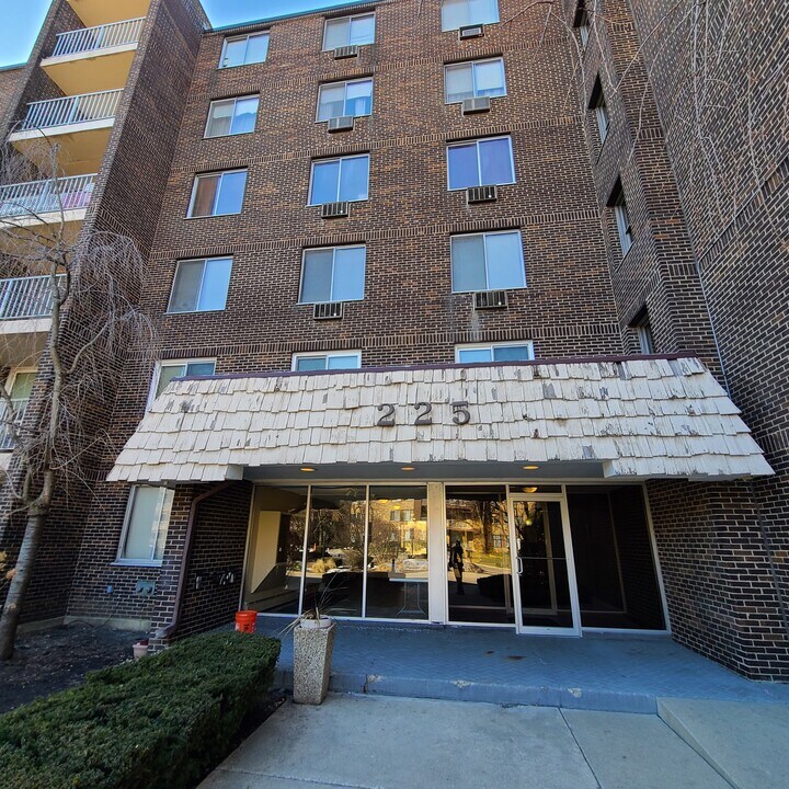 225 S Rohlwing Rd, Unit 103 in Palatine, IL - Foto de edificio