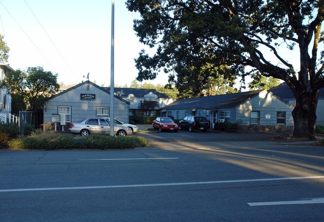 Lynwood Apartments in Salem, OR - Building Photo - Building Photo