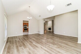1040 The Meadows Pkwy in Desoto, TX - Building Photo - Building Photo