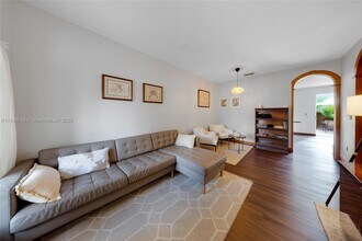 5625 NW 112th Path in Doral, FL - Building Photo - Building Photo