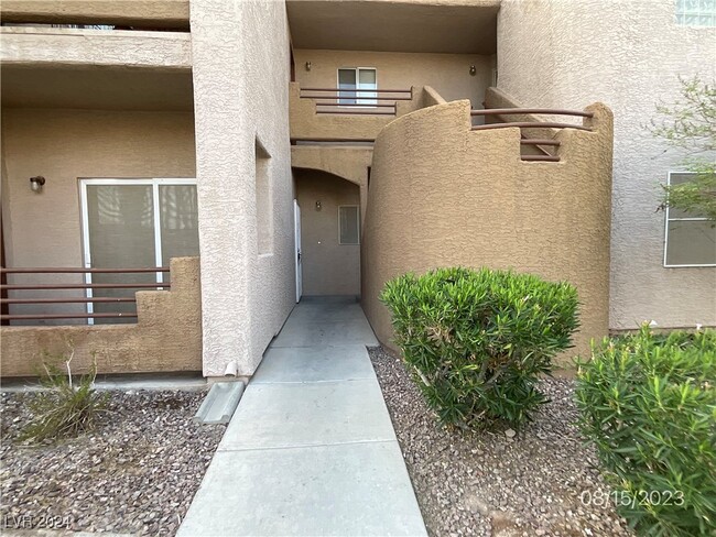 6861 Tamarus St-Unit -103 in Las Vegas, NV - Foto de edificio - Building Photo