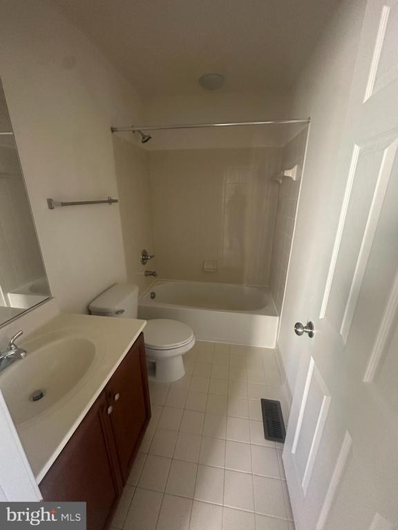 15715 John Diskin Cir in Woodbridge, VA - Building Photo - Building Photo