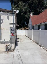 2344 Gatewood St in Los Angeles, CA - Building Photo - Building Photo