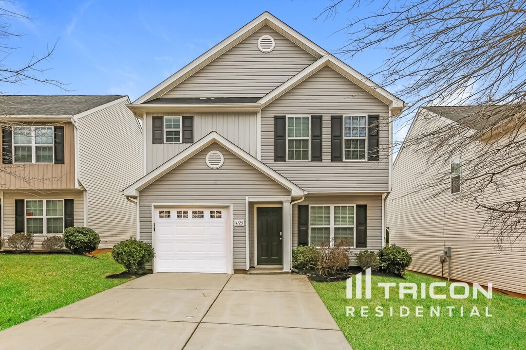 4725 Brewer Dr in Charlotte, NC - Building Photo