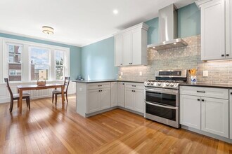 132 Sewall Ave, Unit C in Brookline, MA - Building Photo - Building Photo